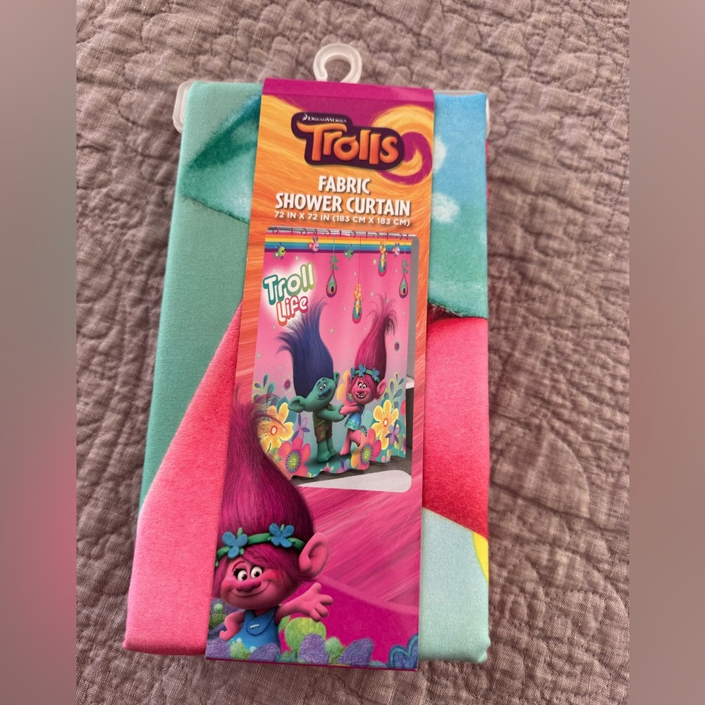 DreamWorks - Trolls ‘Troll Life’ Hugfest Fabric Shower Curtain NWT - Picture 2 of 5